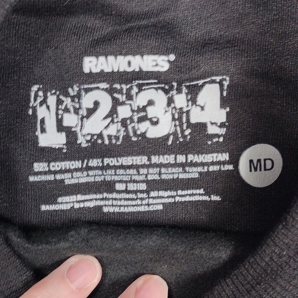 NWT Ramones women's sweatshirt size medium - Picture 3 of 11